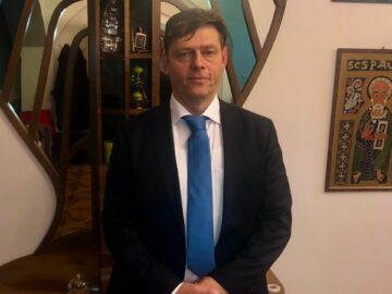 Magán: [ID: BzjG9ORRVuw] Youtube Automatic