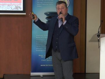 Magán: [ID: 28hJpK-4DHk] Youtube Automatic