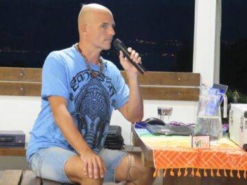 Magán: [ID: Y1E73Jj_1kQ] Youtube Automatic