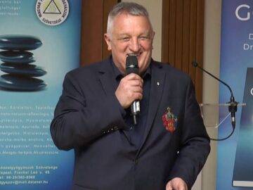 Magán: [ID: wmSaeFrGuZI] Youtube Automatic