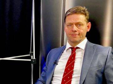 Magán: [ID: FpB5NnKnaOo] Youtube Automatic