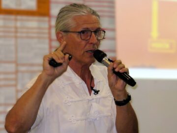 Magán: [ID: a-pwptrhHuA] Youtube Automatic