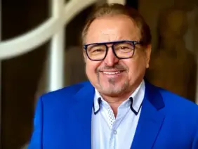 Magán: [ID: uwS-F4f8NaM] Youtube Automatic